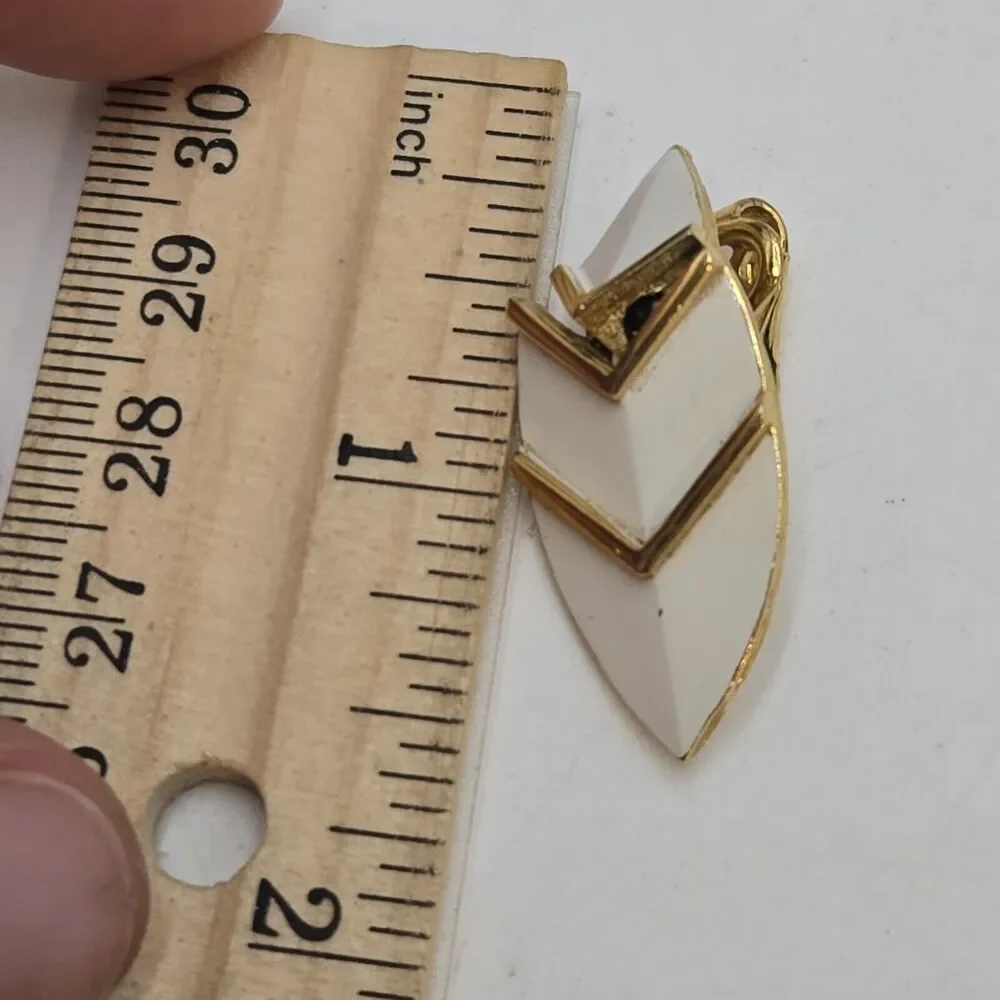 Vintage Crown Trifari White Cream Enamel & Gold Tone Articulated Earrings
